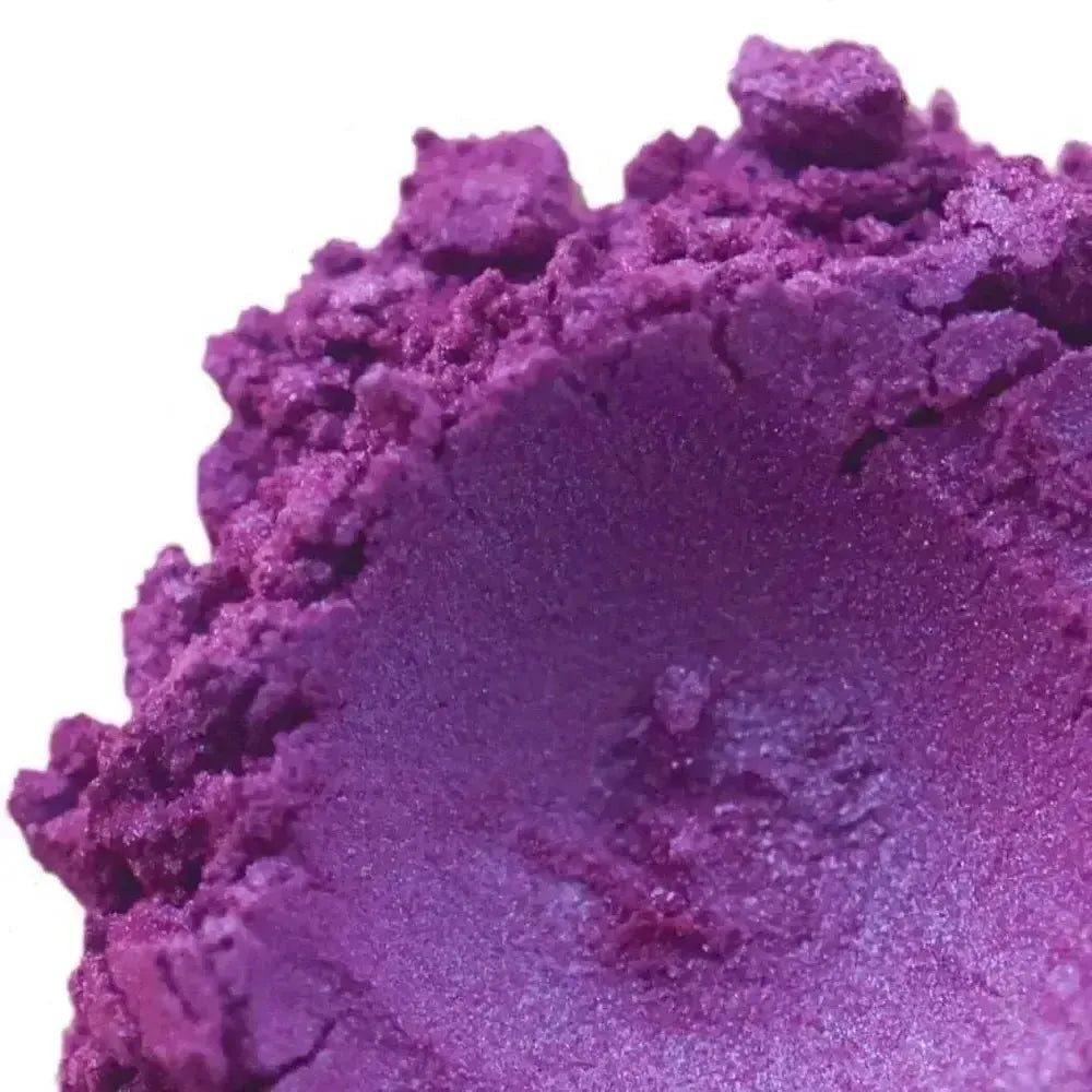 Berry Twist Mica Powder with Rich Purple Dual-Tone Glow