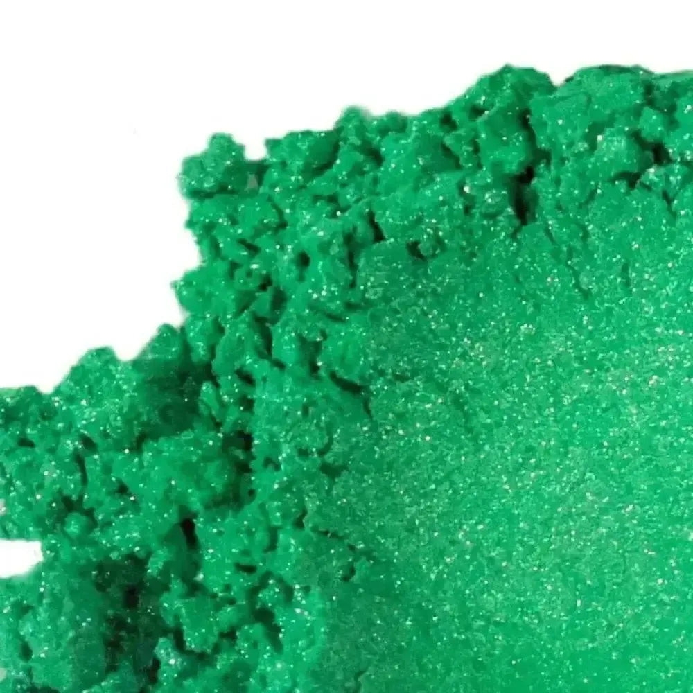 Green Vibrance Mica Powder in Bold True Green